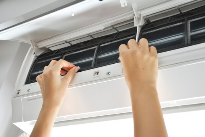 Mách Bạn Vệ Sinh Máy Lạnh Tại Nhà Đơn Giản